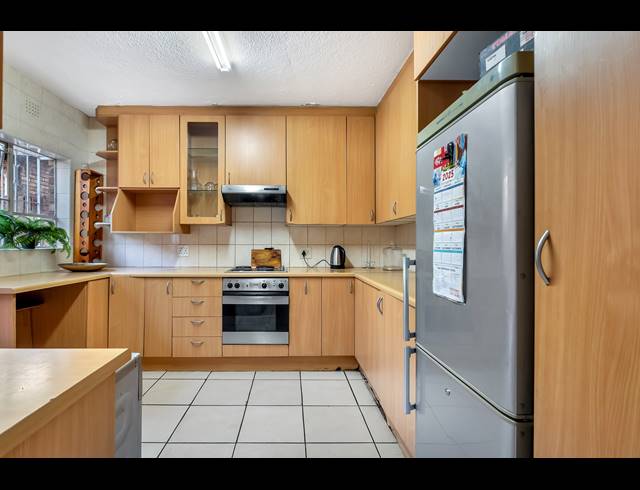 2 BEDROOM TOWNHOUSE FOR SALE IN WINDSOR WEST